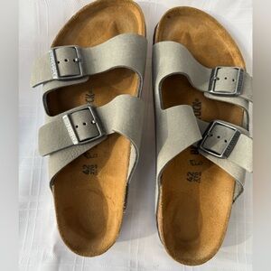EUC Birkenstock Stone Gray Arizona Sandals